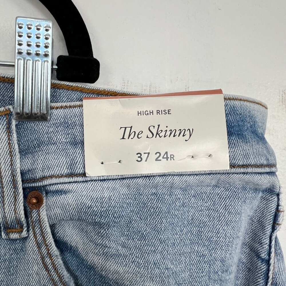 NWT Abercrombie & Fitch The Skinny High Rise Jeans Blown Knee 37 24R 3X - Picture 3 of 5